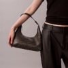 Bolso de hombro con logotipo estampado por toda la superficie Bolso de hombro con logotipo estampado por toda la superficie
