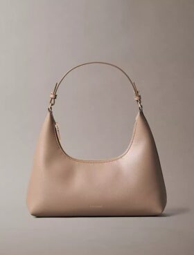 Bolso de hombro con logotipo metalizado