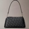 Bolso de hombro con logotipo Monogram plisado