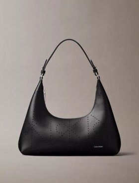 Bolso de hombro con logotipo perforado