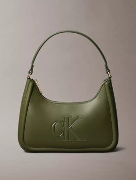 Bolso de hombro con monogram en relieve