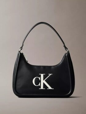 Bolso de hombro con monogram en relieve