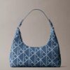 Bolso de hombro de Denim con el logotipo del emblema por toda la superficie Bolso de hombro de Denim con el logotipo del emblema por toda la superficie