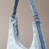 Bolso de hombro de Denim con el logotipo del emblema por toda la superficie Bolso de hombro de Denim con el logotipo del emblema por toda la superficie
