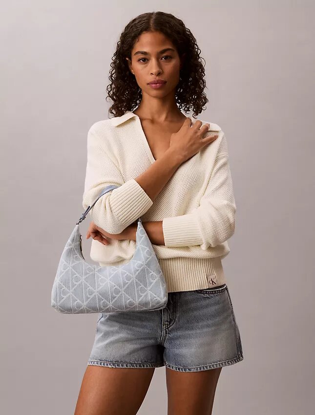 Bolso de hombro de Denim con el logotipo del emblema por toda la superficie Bolso de hombro de Denim con el logotipo del emblema por toda la superficie