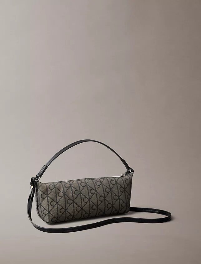 Bolso de hombro de lona con logotipo en todo el diseño Bolso de hombro de lona con logotipo en todo el diseño