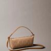 Bolso de hombro de lona con logotipo en todo el diseño Bolso de hombro de lona con logotipo en todo el diseño