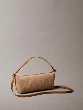 Bolso de hombro de lona con logotipo en todo el diseño
