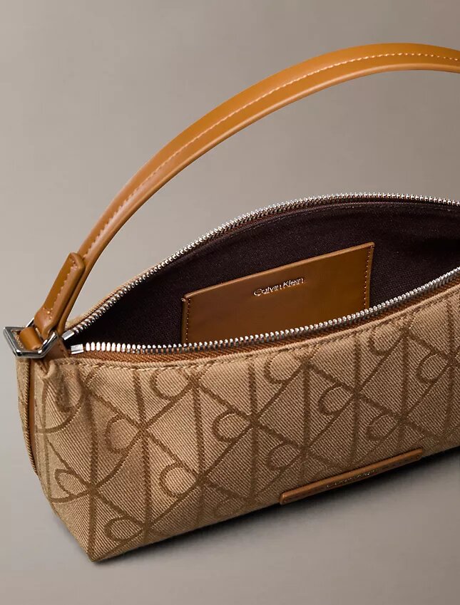 Bolso de hombro de lona con logotipo en todo el diseño Bolso de hombro de lona con logotipo en todo el diseño