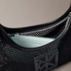 Bolso de hombro de malla con logotipo