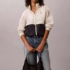 Bolso de hombro de malla con logotipo
