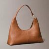 Bolso de hombro de piel holgado