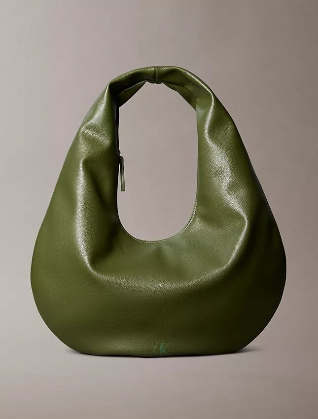 Bolso de hombro en forma de media luna con textura granulada Bolso de hombro en forma de media luna con textura granulada