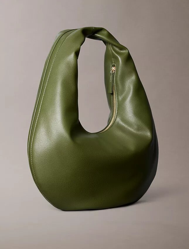 Bolso de hombro en forma de media luna con textura granulada Bolso de hombro en forma de media luna con textura granulada