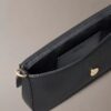 Bolso de hombro minimalista con el Monogram