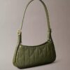 Bolso de hombro pequeño con logotipo acolchado Bolso de hombro pequeño con logotipo acolchado
