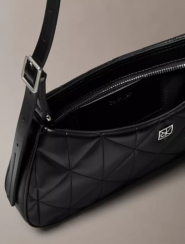 Bolso de hombro pequeño con logotipo acolchado Bolso de hombro pequeño con logotipo acolchado