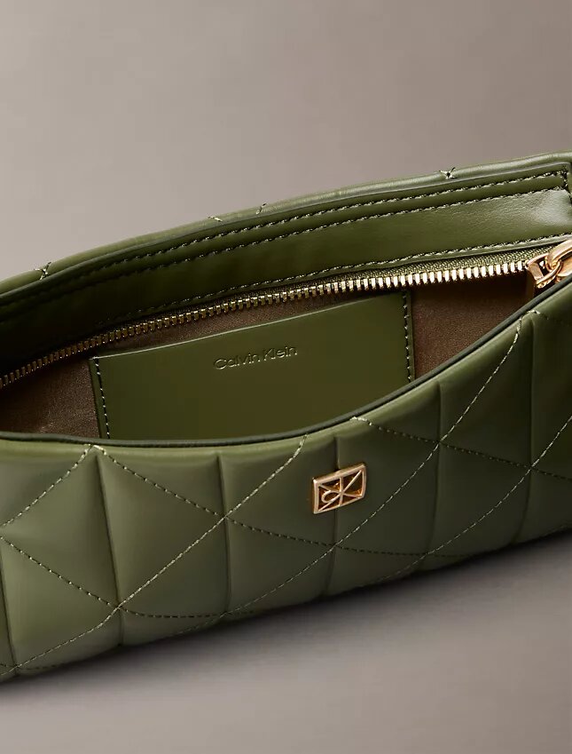 Bolso de hombro pequeño con logotipo acolchado Bolso de hombro pequeño con logotipo acolchado