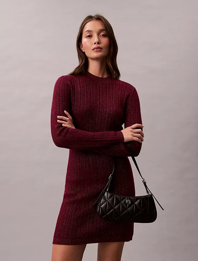 Bolso de hombro pequeño con logotipo acolchado Bolso de hombro pequeño con logotipo acolchado