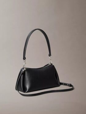 Bolso de hombro pequeño con pliegues tipo guijarros