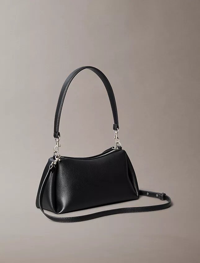 Bolso de hombro pequeño con pliegues tipo guijarros Bolso de hombro pequeño con pliegues tipo guijarros