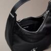 Bolso de hombro pequeño convertible con forma curvada