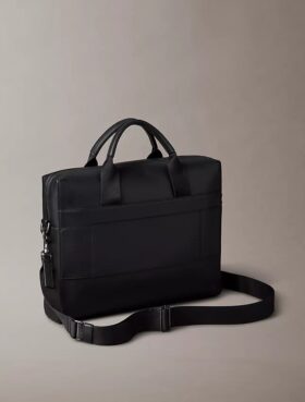 Bolso de viaje con monograma en relieve