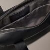 Bolso de viaje con monograma en relieve