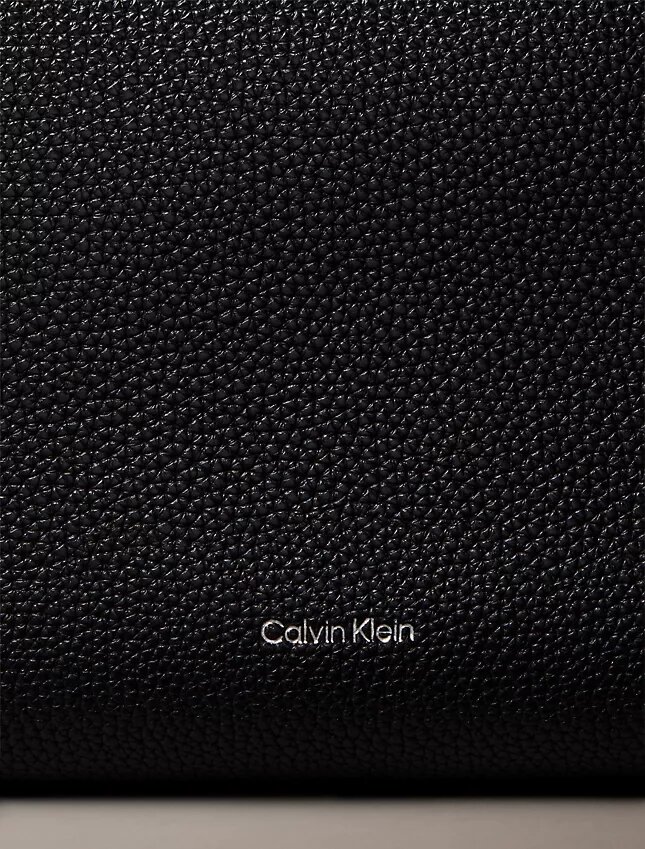Bolso grande y holgado con textura de grano de guijarros Bolso grande y holgado con textura de grano de guijarros