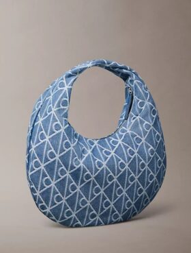 Bolso hobo de Denim con logotipo en todo el diseño