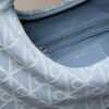 Bolso hobo de Denim con logotipo en todo el diseño Bolso hobo de Denim con logotipo en todo el diseño