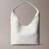 Bolso holgado con textura granulada