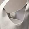 Bolso holgado con textura granulada