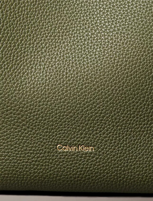 Bolso holgado con textura granulada Bolso holgado con textura granulada