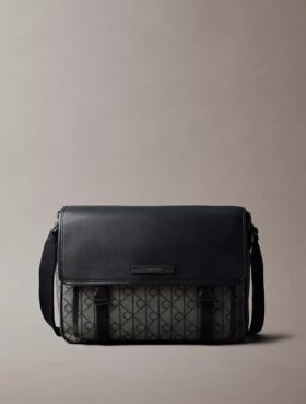 Bolso mensajero con emblema jacquard