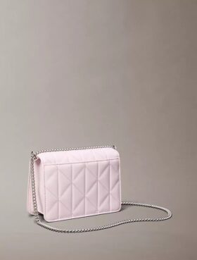 Bolso mini con cadena y logotipo acolchado