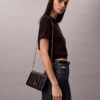 Bolso mini con cadena y logotipo acolchado Bolso mini con cadena y logotipo acolchado