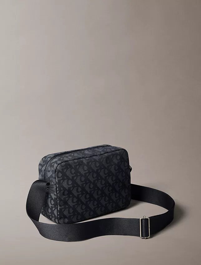 Bolso para cámara con estampado Monogram integral Bolso para cámara con estampado Monogram integral