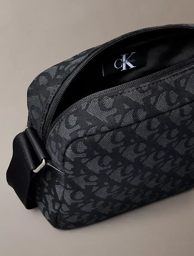 Bolso para cámara con estampado Monogram integral Bolso para cámara con estampado Monogram integral
