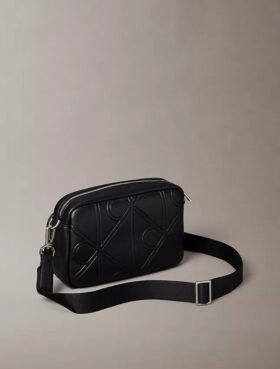 Bolso para cámara con logotipo en relieve por toda la superficie