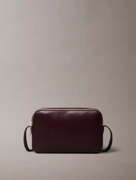 Bolso para cámara con logotipo en todo el diseño