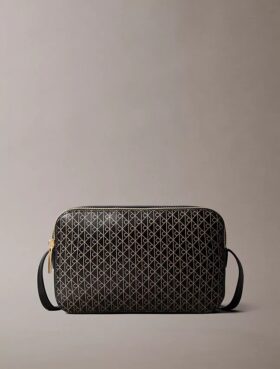 Bolso para cámara con logotipo en todo el diseño