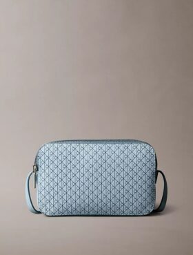 Bolso para cámara con logotipo en todo el diseño