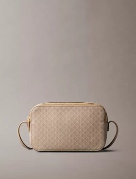 Bolso para cámara con logotipo en todo el diseño