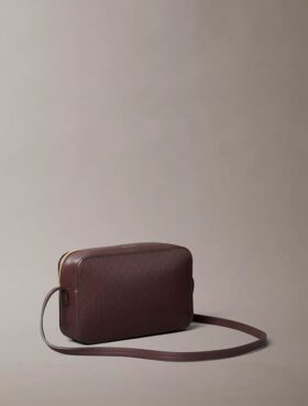 Bolso para cámara con logotipo en todo el diseño