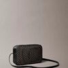 Bolso para cámara con logotipo en todo el diseño Bolso para cámara con logotipo en todo el diseño