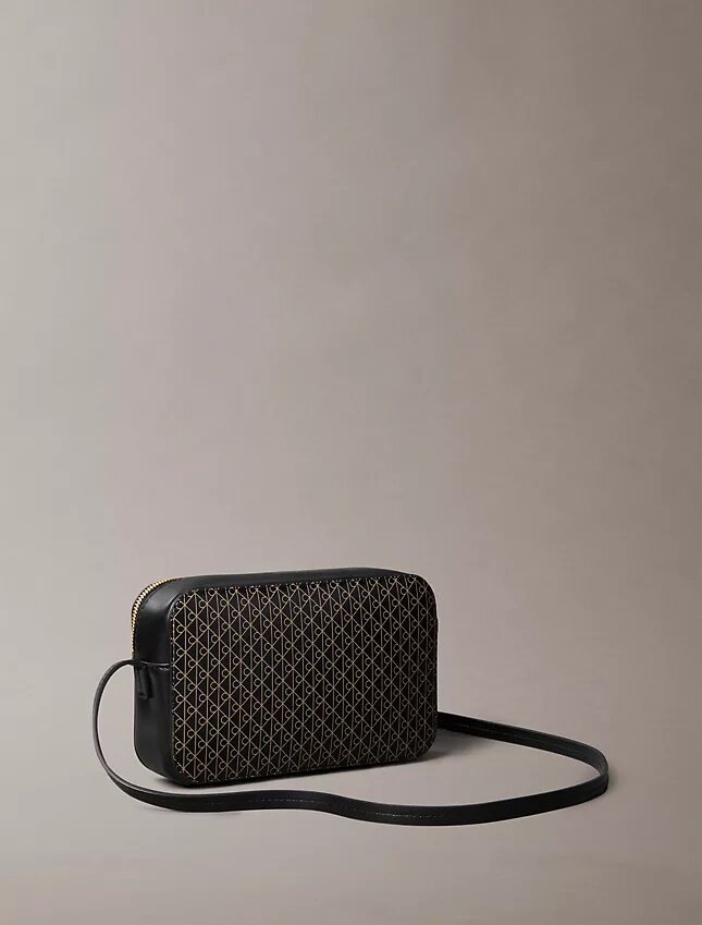 Bolso para cámara con logotipo en todo el diseño Bolso para cámara con logotipo en todo el diseño