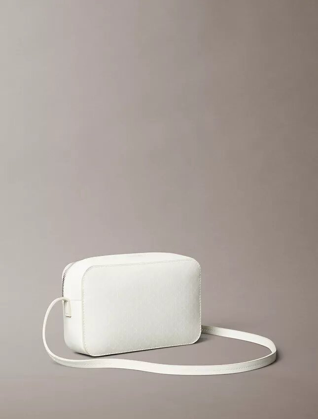 Bolso para cámara con logotipo en todo el diseño Bolso para cámara con logotipo en todo el diseño