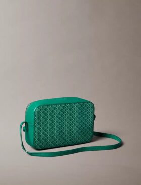 Bolso para cámara con logotipo en todo el diseño