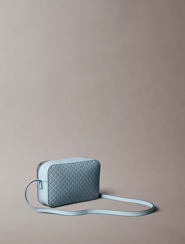 Bolso para cámara con logotipo en todo el diseño Bolso para cámara con logotipo en todo el diseño